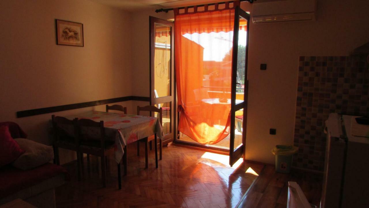 Apartmani Petunia Fazana Exterior photo