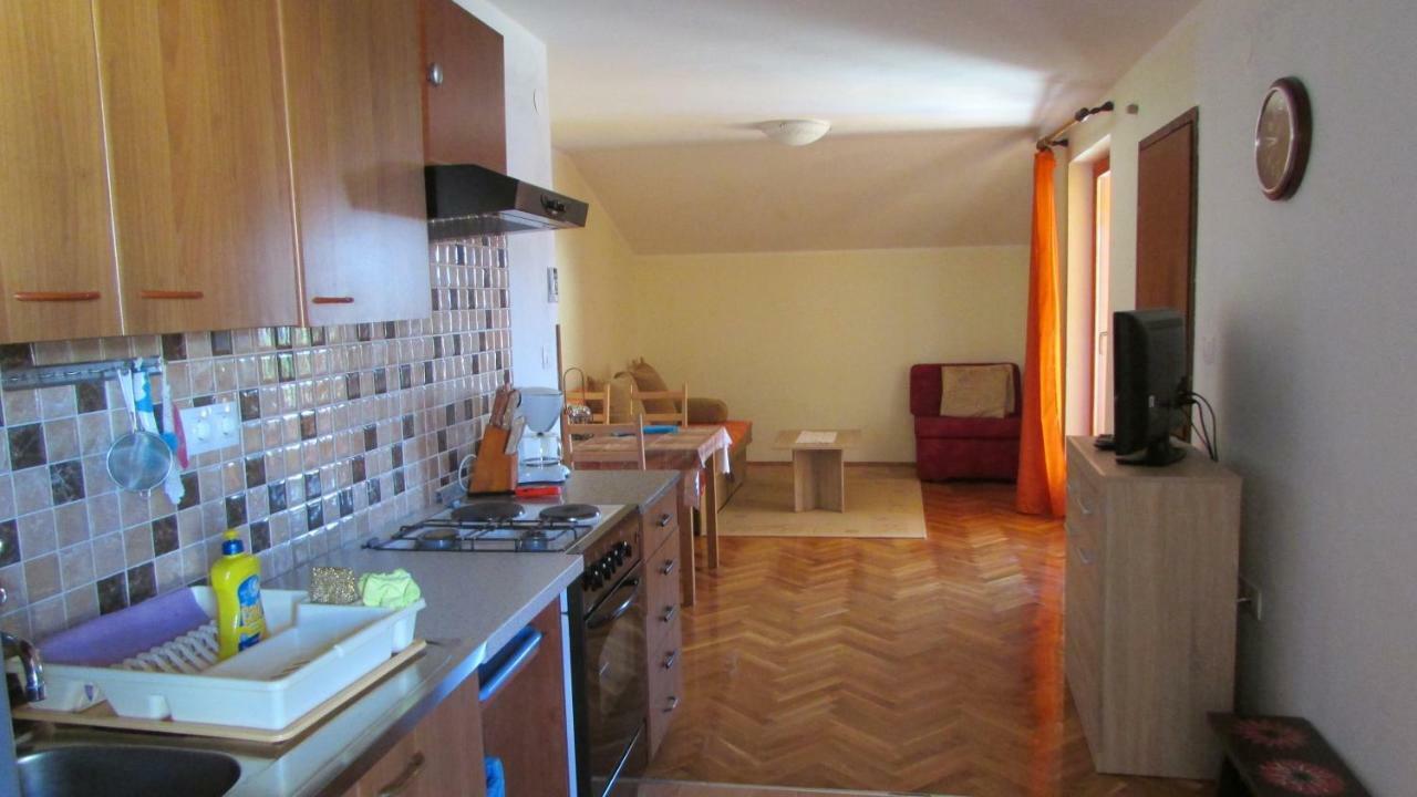 Apartmani Petunia Fazana Exterior photo