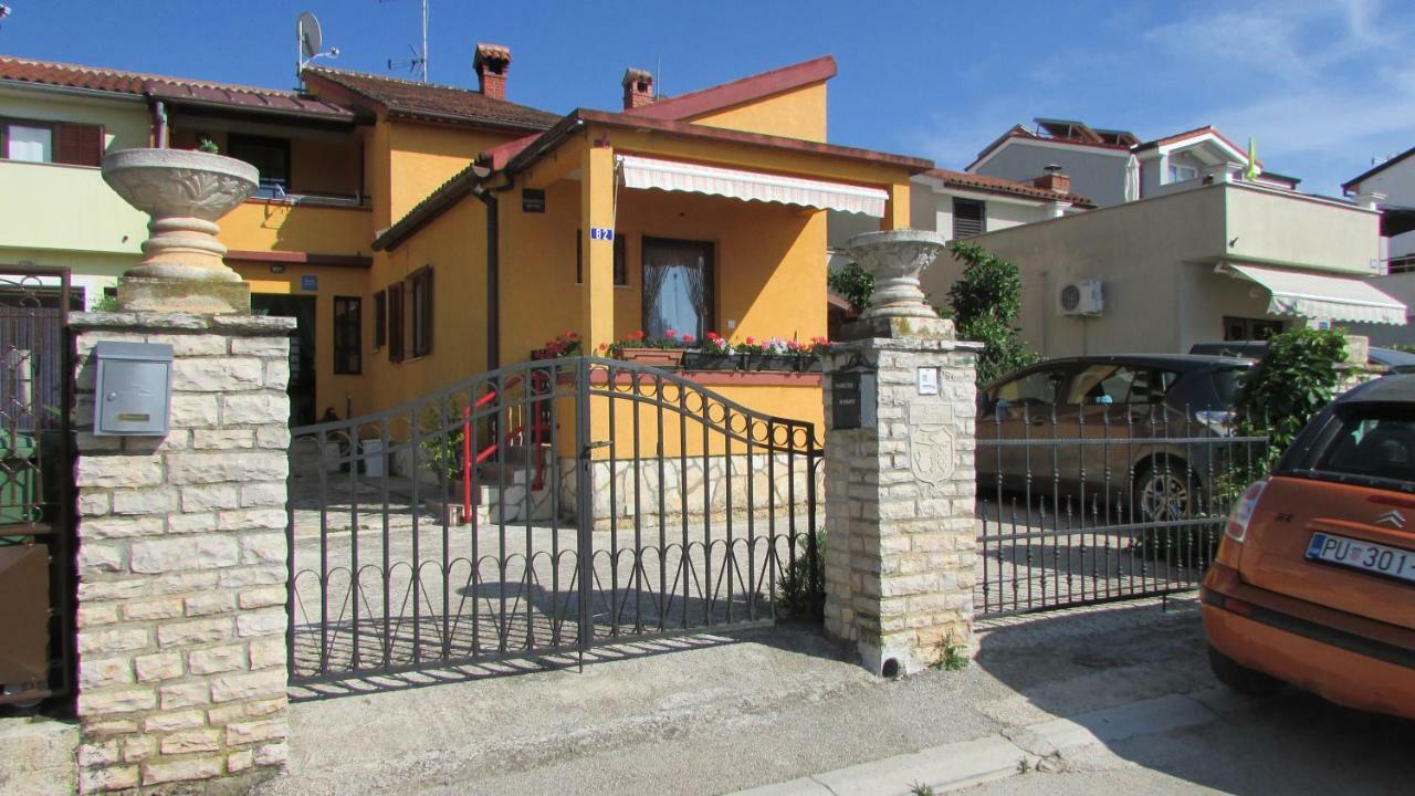Apartmani Petunia Fazana Exterior photo