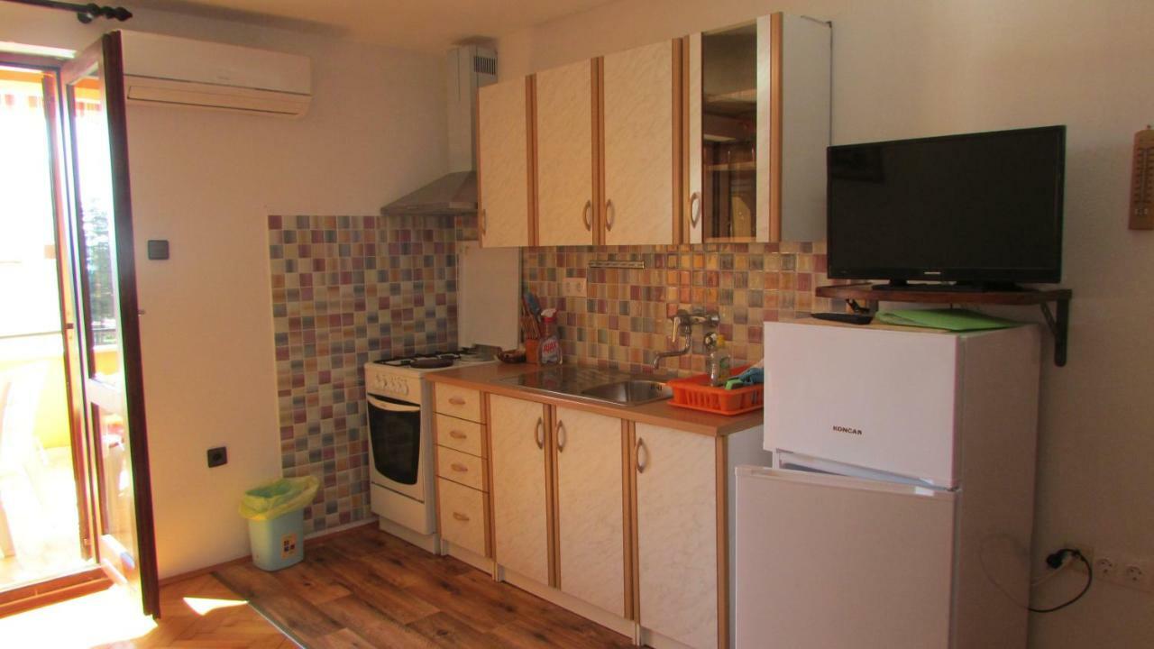 Apartmani Petunia Fazana Exterior photo